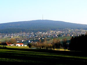 Bischofsgrün mit dem Ochsenkopf im Fichtelgebirge