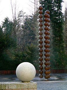 Heilklimatischer Kurort Bischofsgrün - Brunnen vor der Höhenklinik