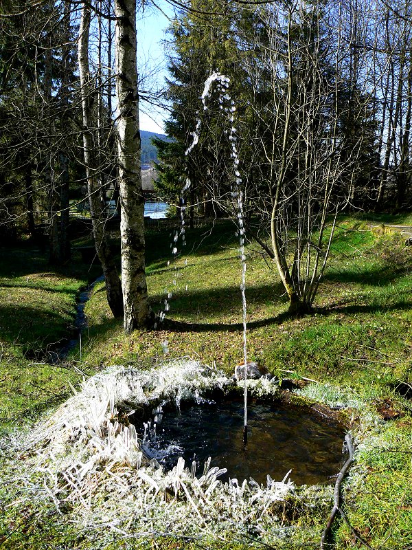 Springbrunnen an Frühlingsmorgen