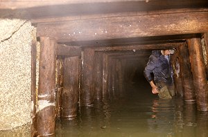 Historischer Bergwerksstollen an der Hohen Matze