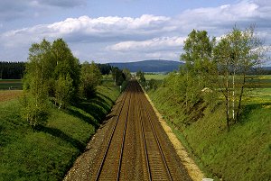 Die Eisenbahnlinie bei Neudes