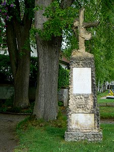 Altes Grabdenkmal für Margarethe Rausch