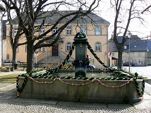 Der Marktbrunnen bei der evangelischen Kirche
