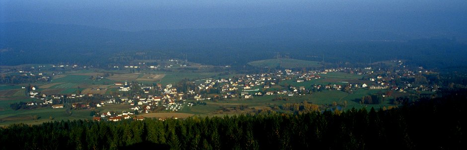 Mehlmeisel im Fichtelgebirge vom Klausenturm am Bayreuther Haus und der Skiabfahrt gesehen