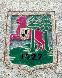 Das Wappen von Rehau auf einer Granit-Stele