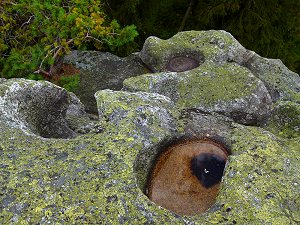 Druidenschüsseln auf dem Kreuzfelsen des Rudolfsteins