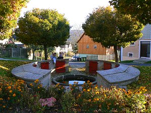 Schönbrunn - Dorfbrunnen