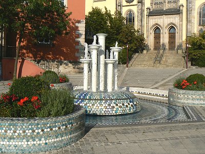 Porzellan-Brunnen in der Fußgängerzone