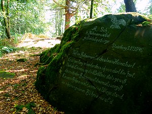 Inschrift auf einem Felsen